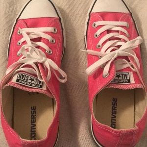 Converse low top sneaker size 10